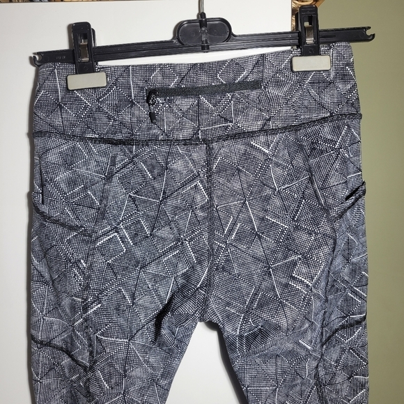❤️ 3 for $35 Lululemon mesh panel thigh pocket mid rise black white leggings 6 - Picture 5 of 9